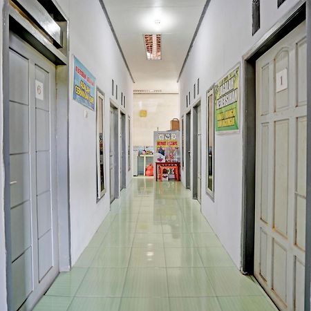 מלון בניוואנגי Oyo Life 92937 Kost Putri Sarkara Syariah מראה חיצוני תמונה