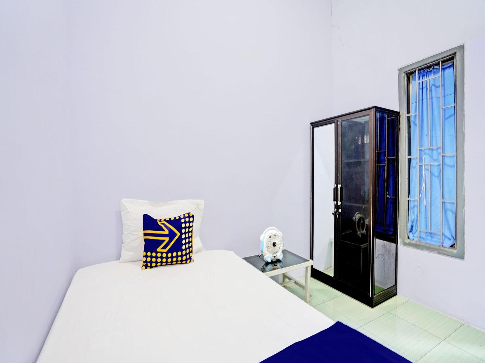 מלון בניוואנגי Oyo Life 92937 Kost Putri Sarkara Syariah מראה חיצוני תמונה