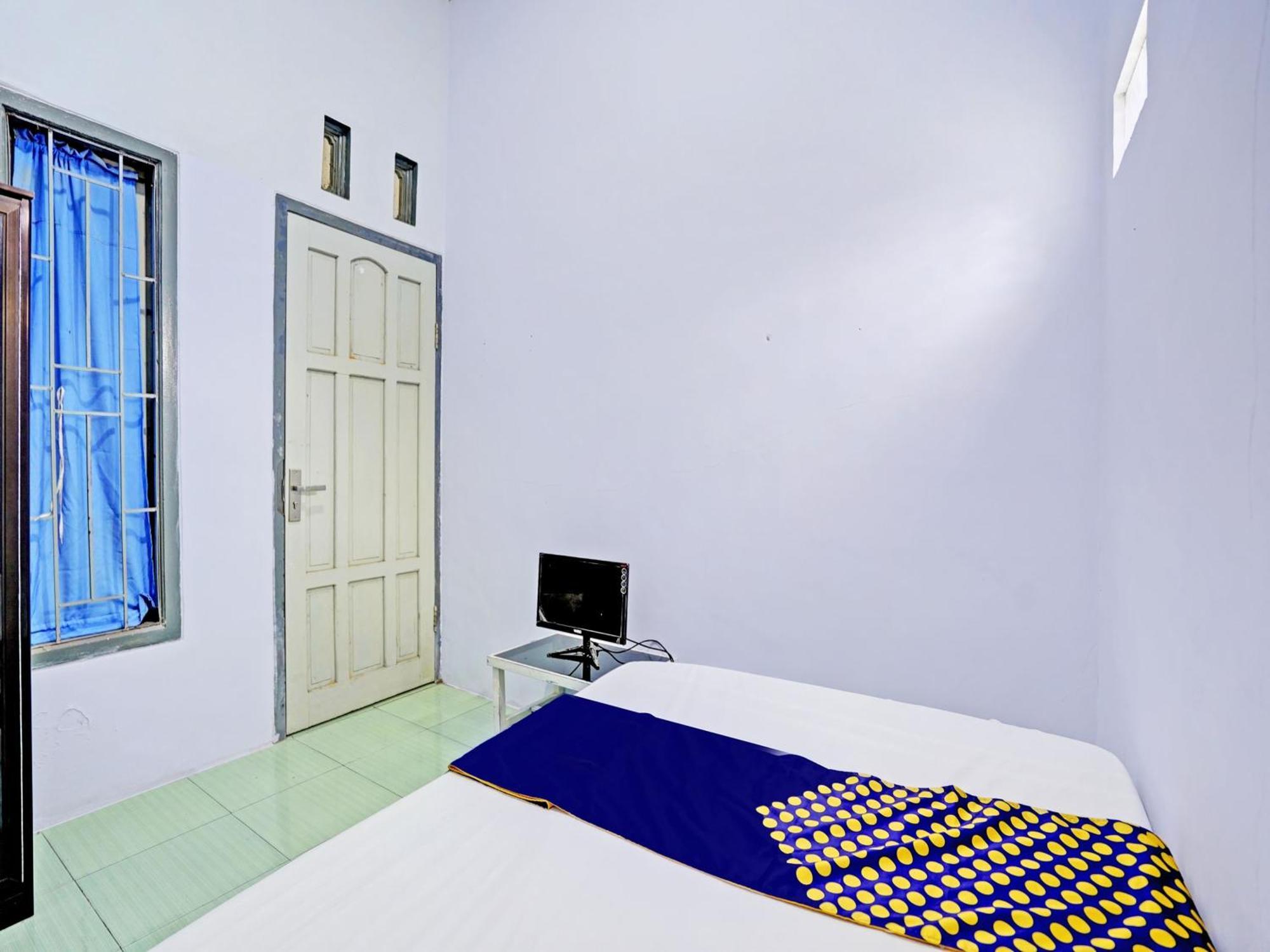 מלון בניוואנגי Oyo Life 92937 Kost Putri Sarkara Syariah מראה חיצוני תמונה