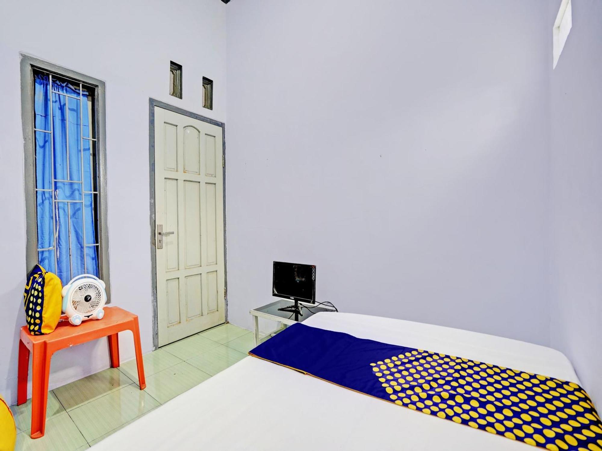 מלון בניוואנגי Oyo Life 92937 Kost Putri Sarkara Syariah מראה חיצוני תמונה
