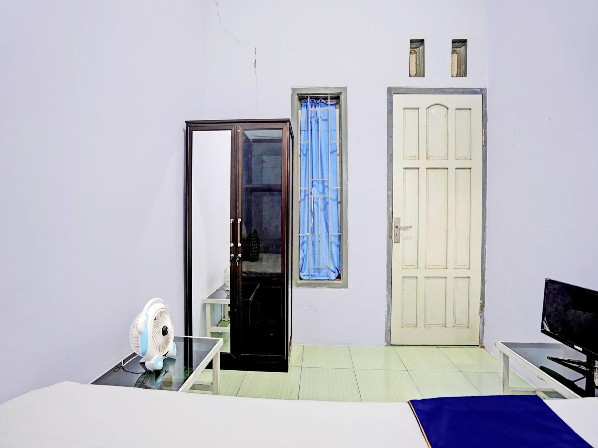 מלון בניוואנגי Oyo Life 92937 Kost Putri Sarkara Syariah מראה חיצוני תמונה