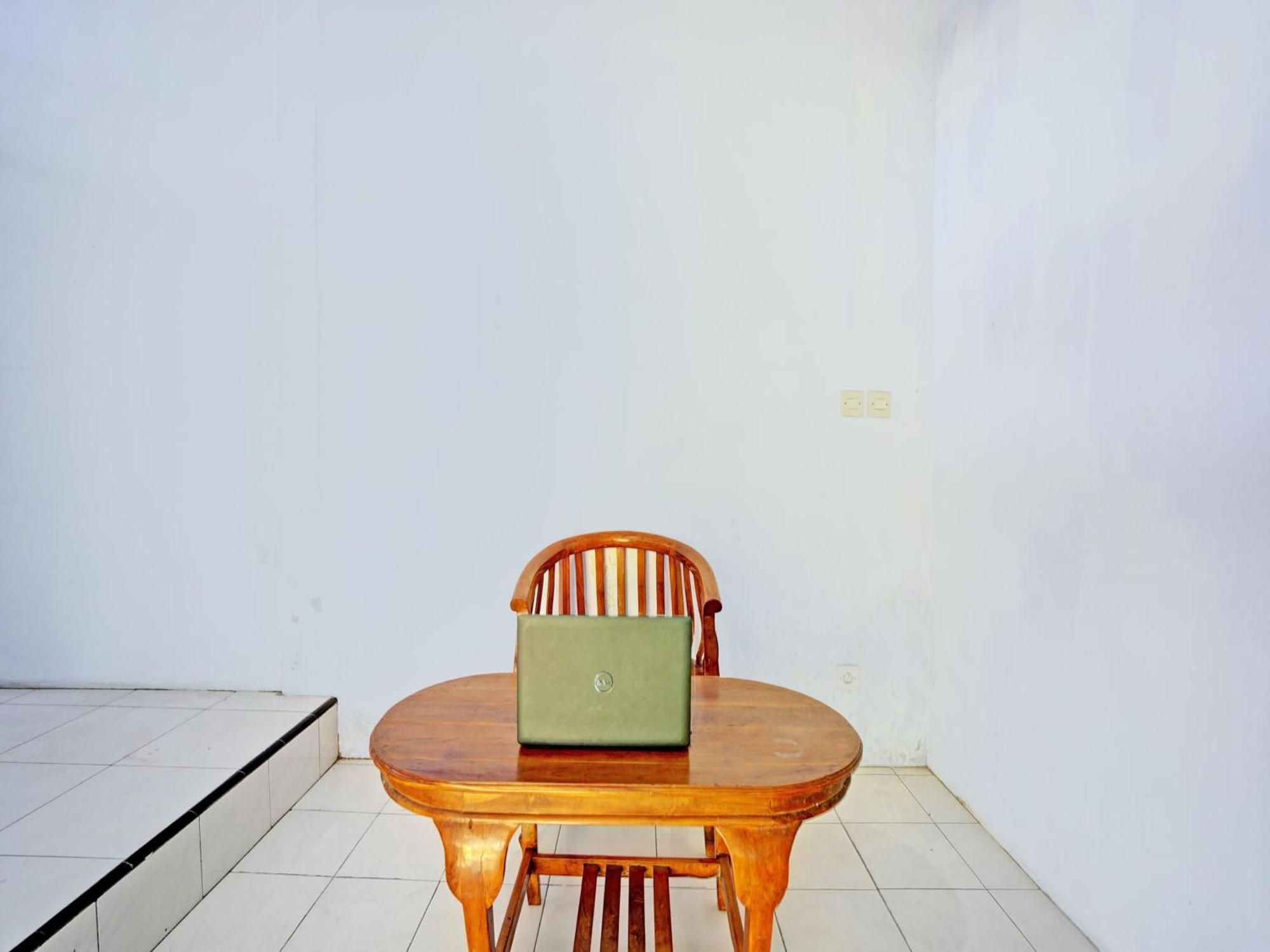 מלון בניוואנגי Oyo Life 92937 Kost Putri Sarkara Syariah מראה חיצוני תמונה