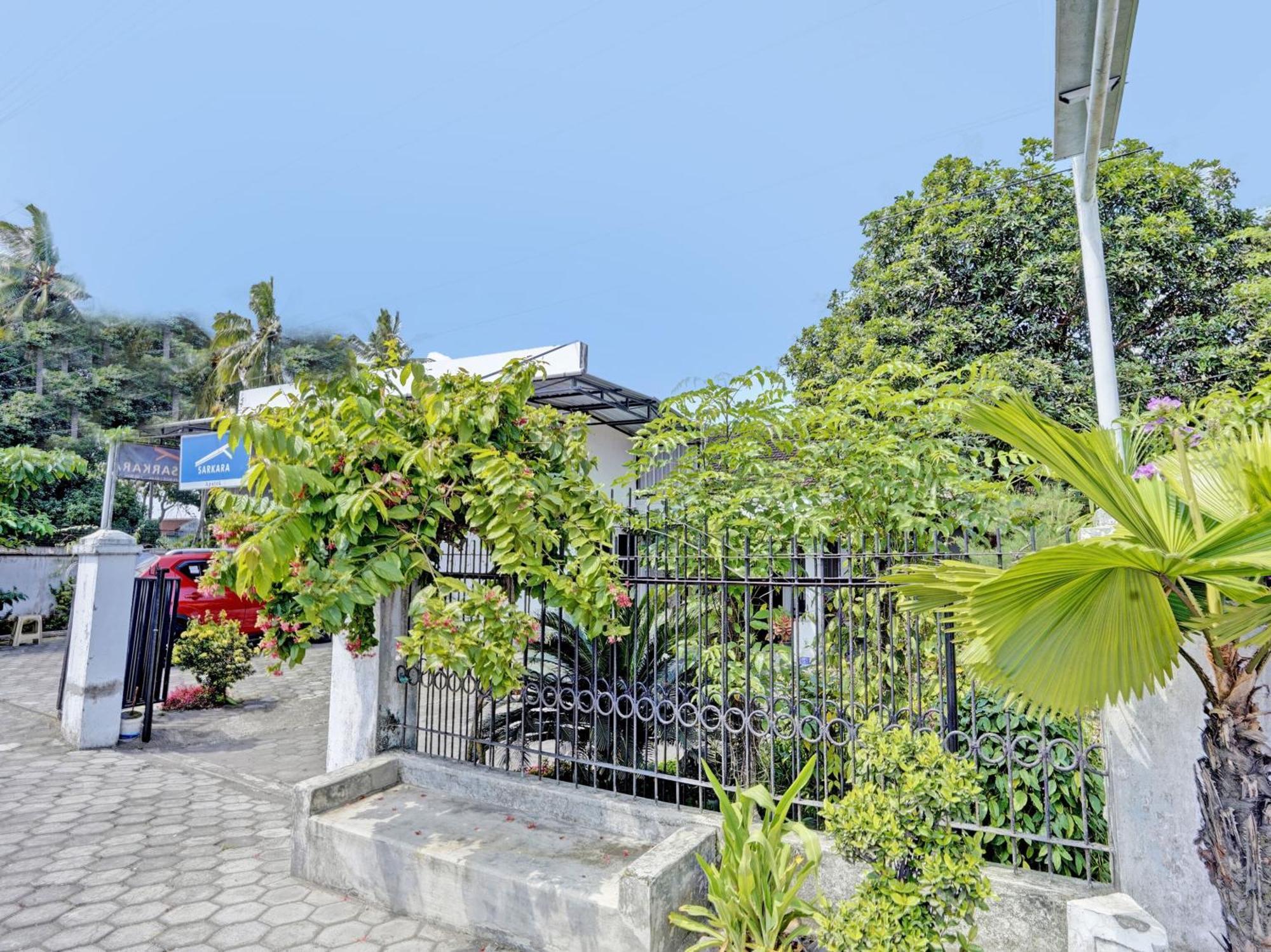 מלון בניוואנגי Oyo Life 92937 Kost Putri Sarkara Syariah מראה חיצוני תמונה